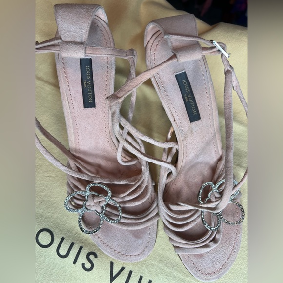 ❌❌❌SOLD❌❌❌Authentic Louis Vuitton Strappy heels - Picture 5 of 16